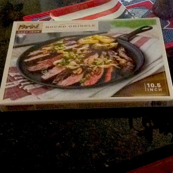 Parini Other - Parini cast iron pre seasoned round griddle